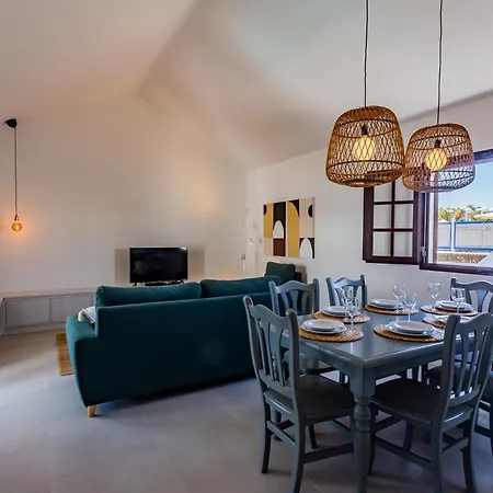 Tara Villa Tías